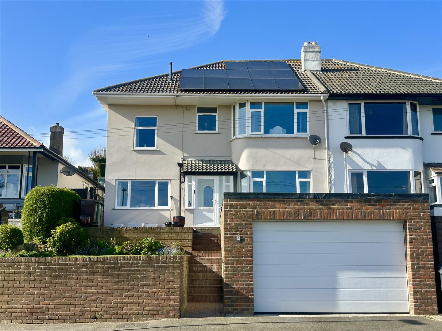 4 bed property in Park Crescent, Hastings